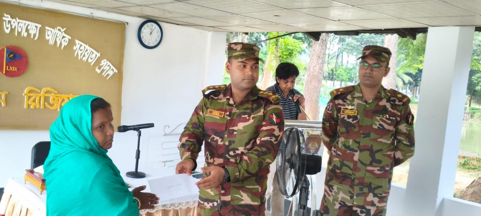 বান্দরবানে দুর্গাপূজা উপলক্ষে সেনা জোনের আর্থিক অনুদান প্রদান: মানবিকতায় বাংলাদেশ সেনাবাহিনী